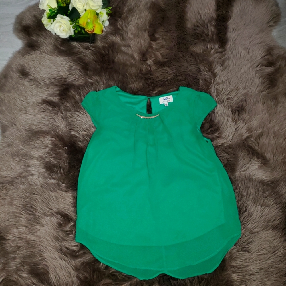 Green Pleated Neckline Cap Sleeves Top